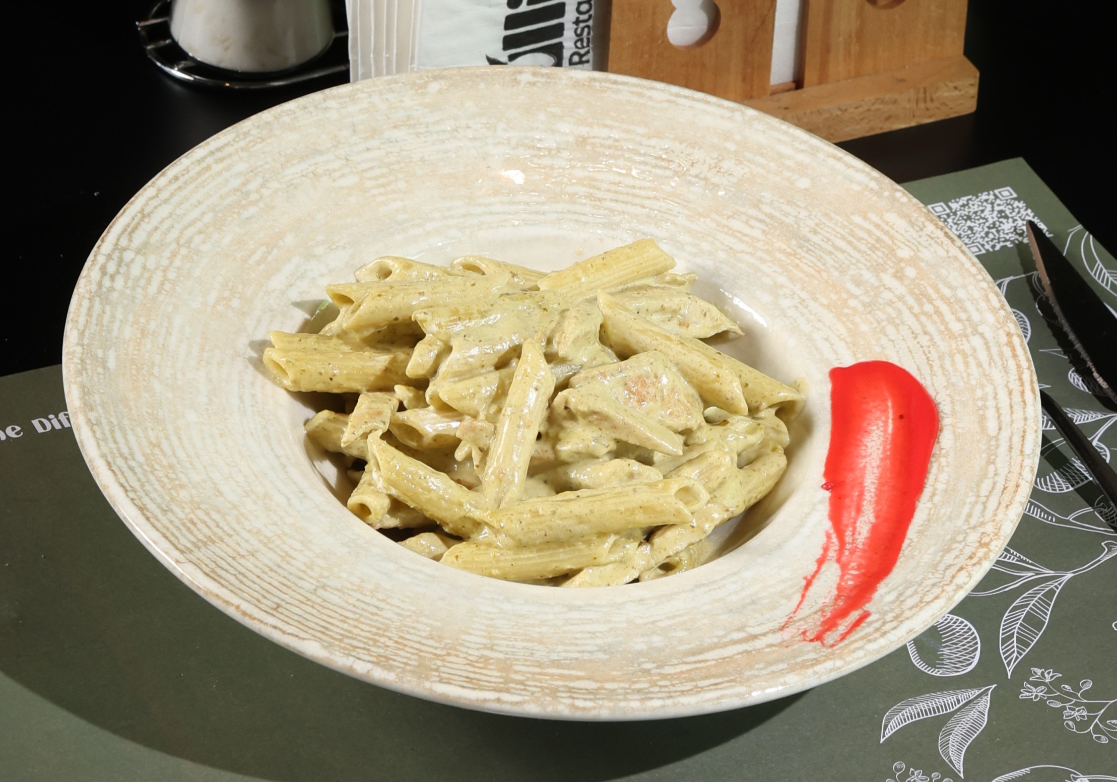 Makarona me Mish Pule dhe Pesto